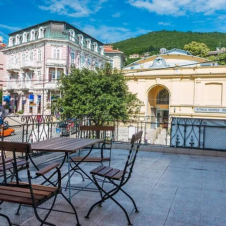 Sunny Anamaria Abbázia